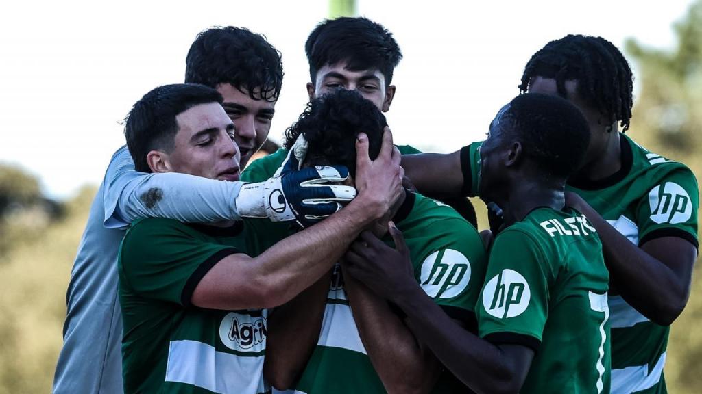 Juniores: equipa sub-19 do Sporting festeja golo (Sporting CP)