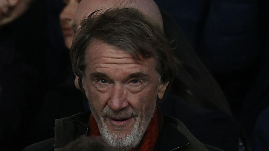 Sir Jim Ratcliffe, dono do Manchester United (Photo by Matthew Peters/Manchester United via Getty Images)