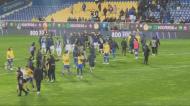 As imagens da contestação do FC Porto ao árbitro após a derrota na Amoreira
