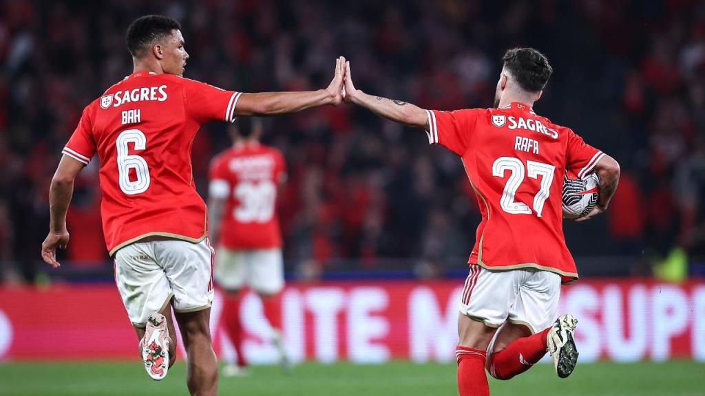 Rafa Silva e Alexander Bah festejam golo no Benfica-Sporting (Rodrigo Antunes/Lusa)