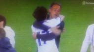 Luis Enrique abraça Vitinha no final do Barcelona-PSG