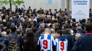 Eleições FC Porto: sócios formaram longas filas logo a partir das 09h00 (FERNANDO VELUDO/Lusa)