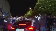 Pinto da Costa ovacionado pelos apoiantes à saída do Estádio do Dragão