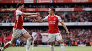 Declan Rice e Leandro Trossard celebram golo do Arsenal (TOLGA AKMEN/EPA)
