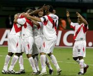 Peru vence na Copa América (foto EPA/Paolo Aguilar)