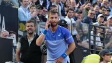 VÍDEO: alarme do telemóvel de Moutet interrompe duelo com Djokovic