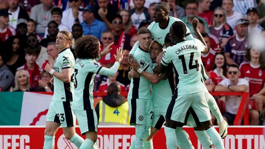 Jogadores do Chelsea festejam na vitória frente ao Nottingham Forest 