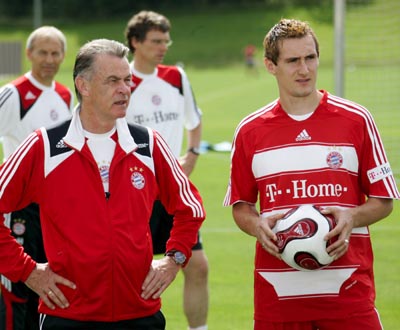 Klose e Hitzefeld no Bayern de Munique (foto EPA/Matthias Schrader)
