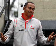 McLaren foi multada, mas Hamilton saiu ilibado na polémica dos pneus.
