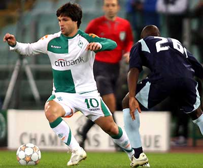 Diego marcou, foi expulso, e o Bremen perdeu em Roma com a Lazio (foto: CARMEN JASPERSEN/EPA)