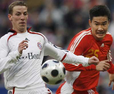 Bayern goleou a seleçcão olímpica da China (Foto: Daniel Karmann/EPA)