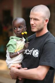 David Beckham visita a Serra Leoa (Foto Lusa)