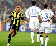 Deivid festeja golo do Fenerbahçe frente ao Chelsea
